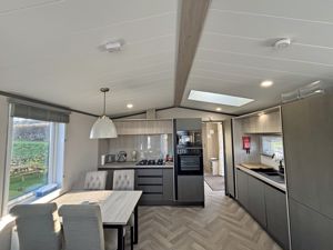 Kitchen/Dining - click for photo gallery